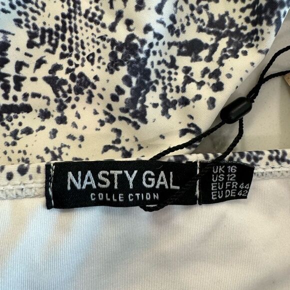 Nasty Gal snake skin print cut out bikini - Picture 3 of 6